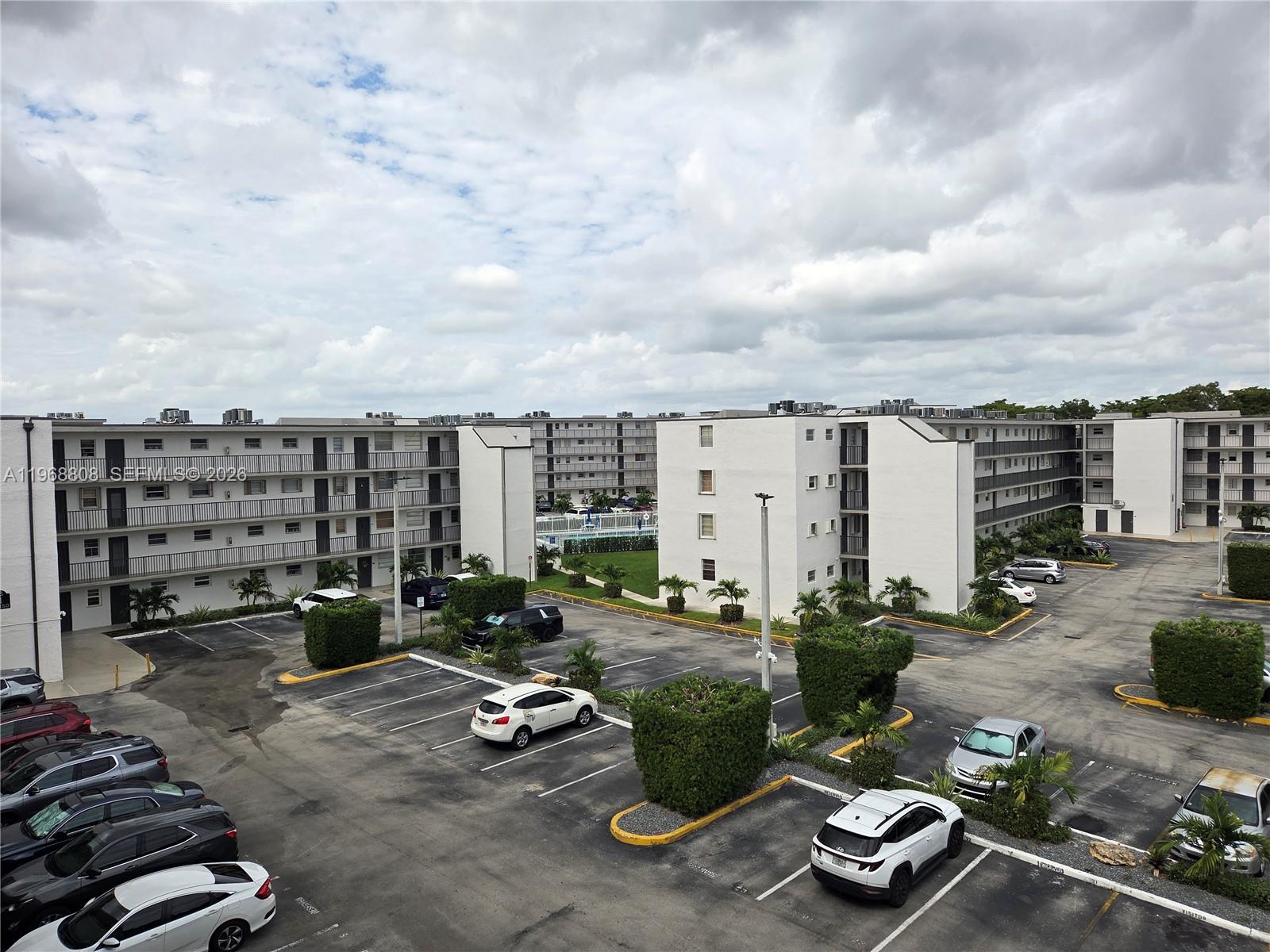 EL CONQUISTADOR SOUTH CON - Residential