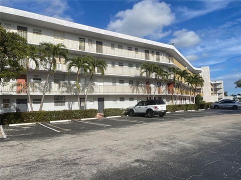 Condominium in Miami FL 443 195th St St.jpg