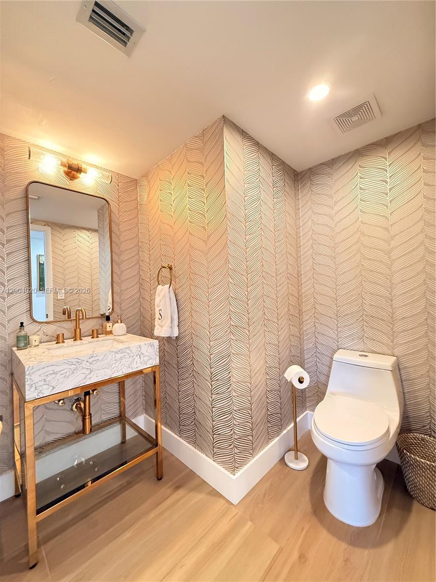 THE LANDMARK CONDO - Residential