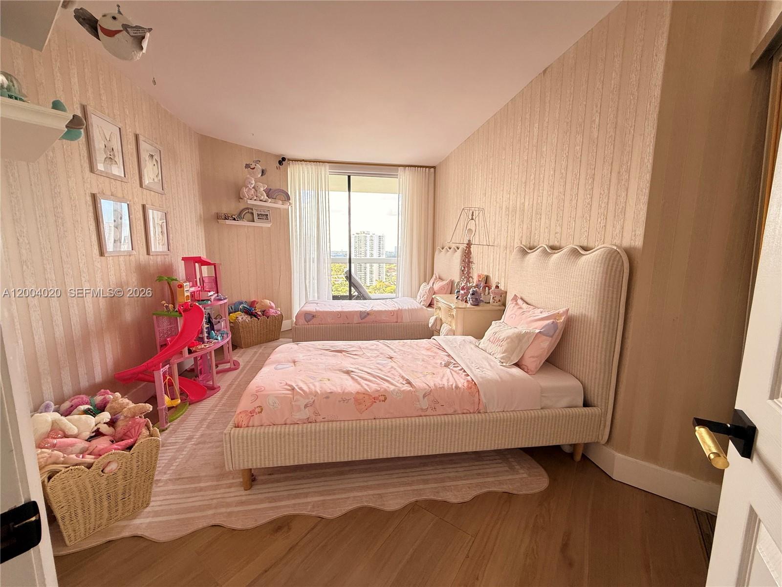 THE LANDMARK CONDO - Residential