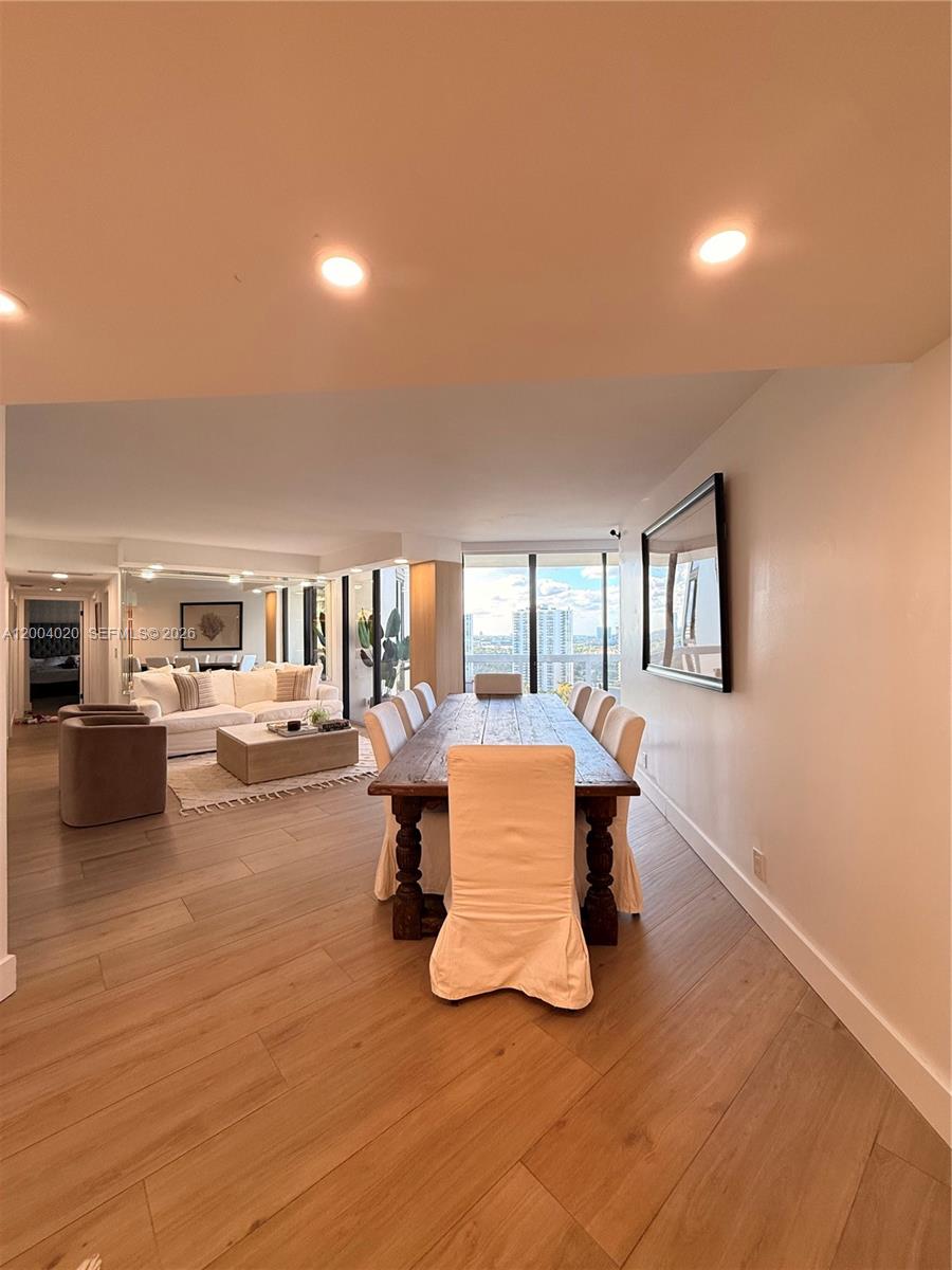 THE LANDMARK CONDO - Residential