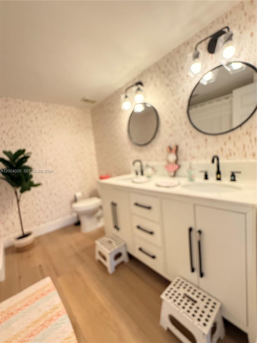 THE LANDMARK CONDO - Residential