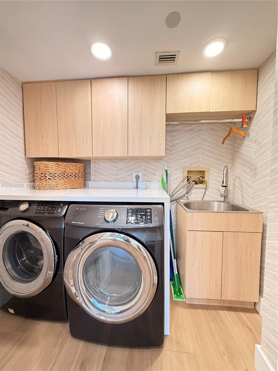 THE LANDMARK CONDO - Residential