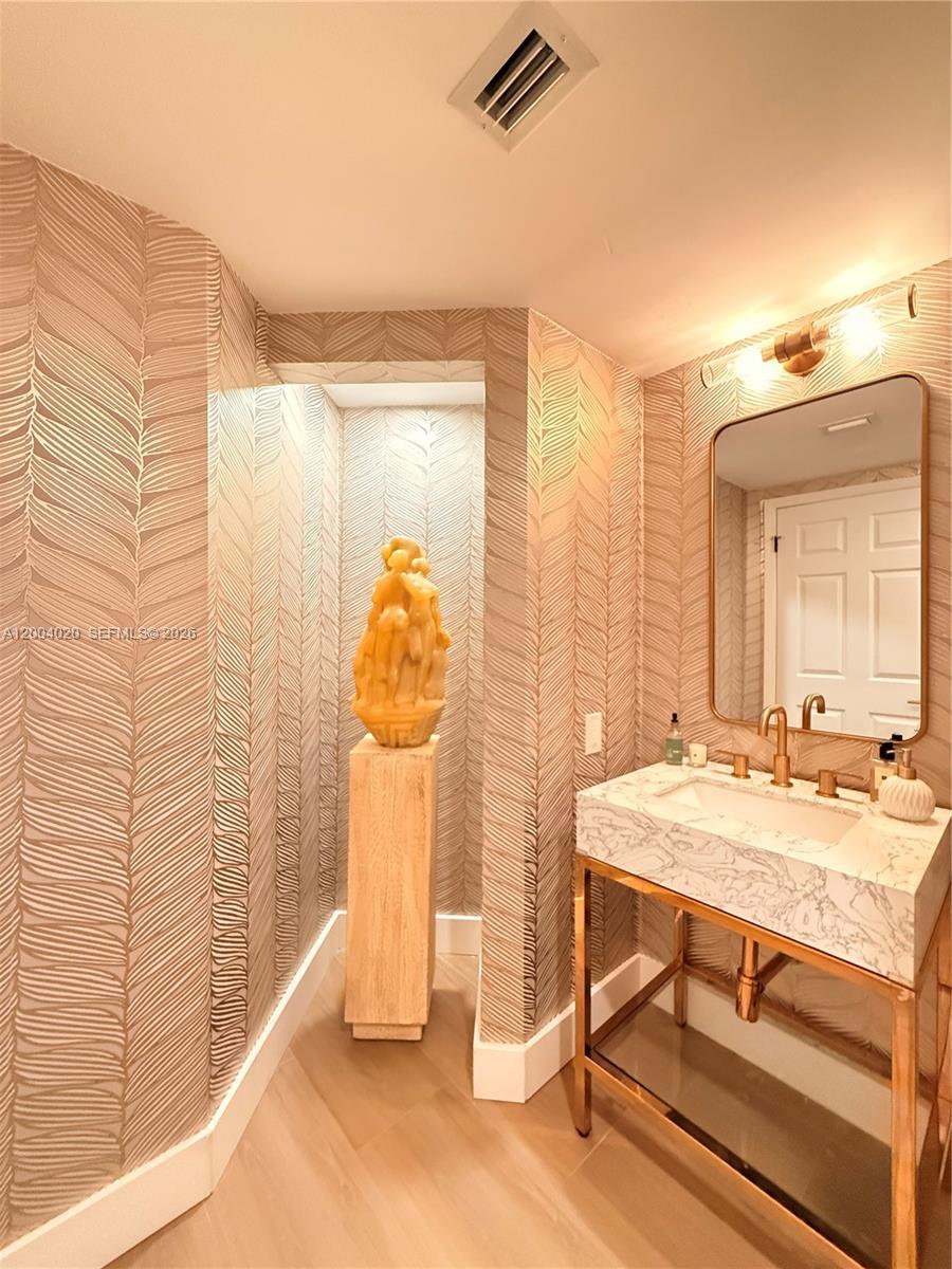 THE LANDMARK CONDO - Residential