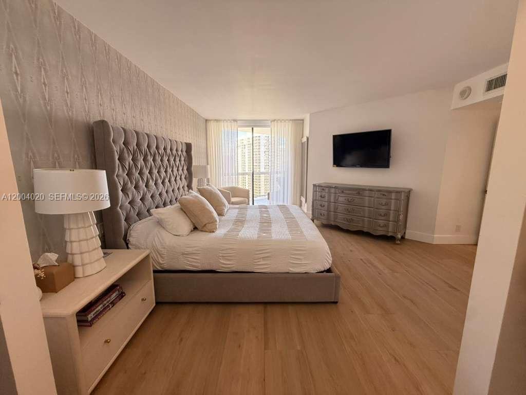 THE LANDMARK CONDO - Residential