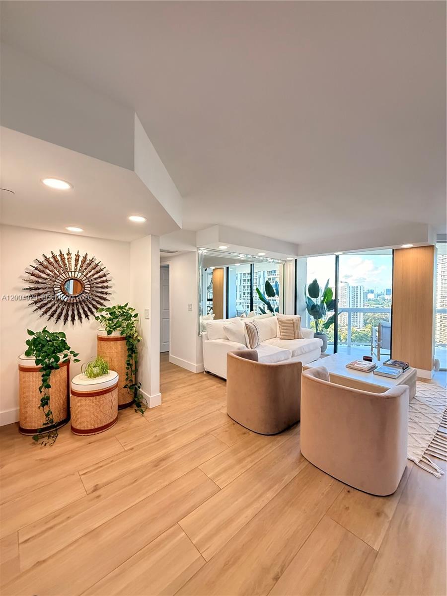 THE LANDMARK CONDO - Residential