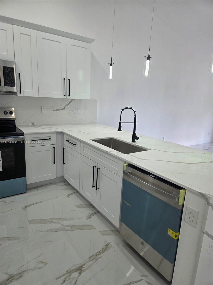 LEHIGH ESTATES - Residential Income