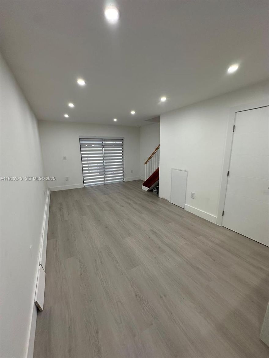 This modern 2-story townhouse has been fully remodeled and is ready to offer you maximum comfort. Featuring 2 spacious and bright bedrooms, a full bathroom, and an additional half bath, every space is designed for your convenience. It also includes 2 parking spaces right at the front, making your daily routine easier. You'll enjoy the convenience of an in-unit washer and dryer, as well as a spacious walk-in closet for efficient organization. Equipped with all the necessary appliances, and located just minutes from FIU, you'll have easy access to everything you need: universities, restaurants, and public transportation. This is a unique opportunity to live with style and comfort in an unbeatable location!