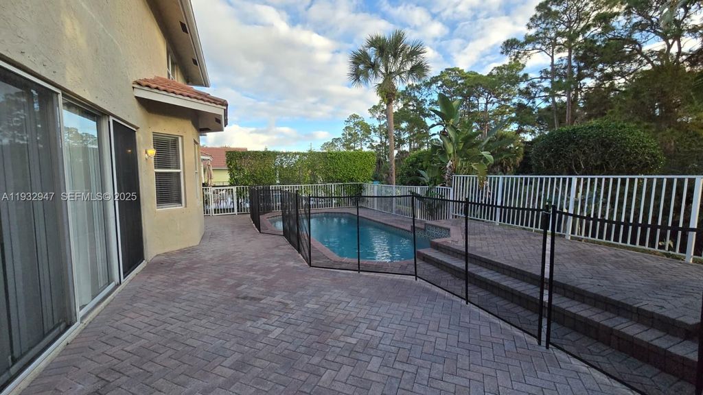 Photo of 107 Hidden Hollow Dr, Palm Beach Gardens, FL 33418 (MLS # A11932947)