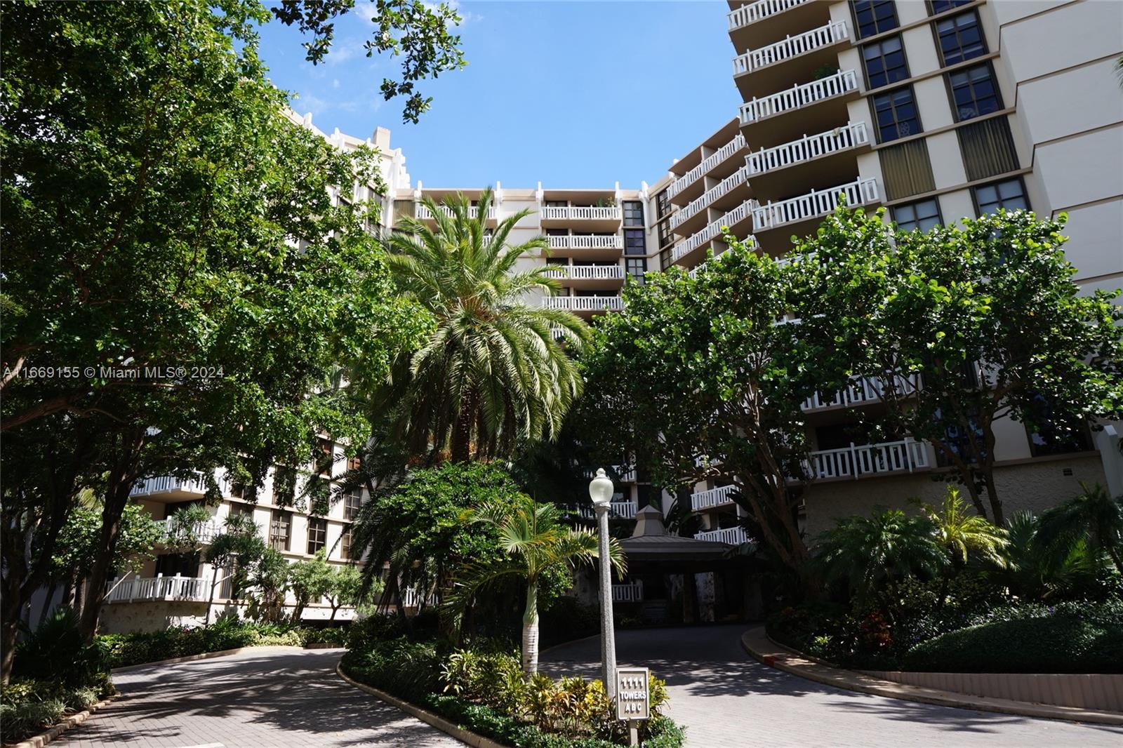 1121 Crandon Blvd E1006, Key Biscayne, Miami-Dade County, Florida - 2 Bedrooms  
2 Bathrooms - 