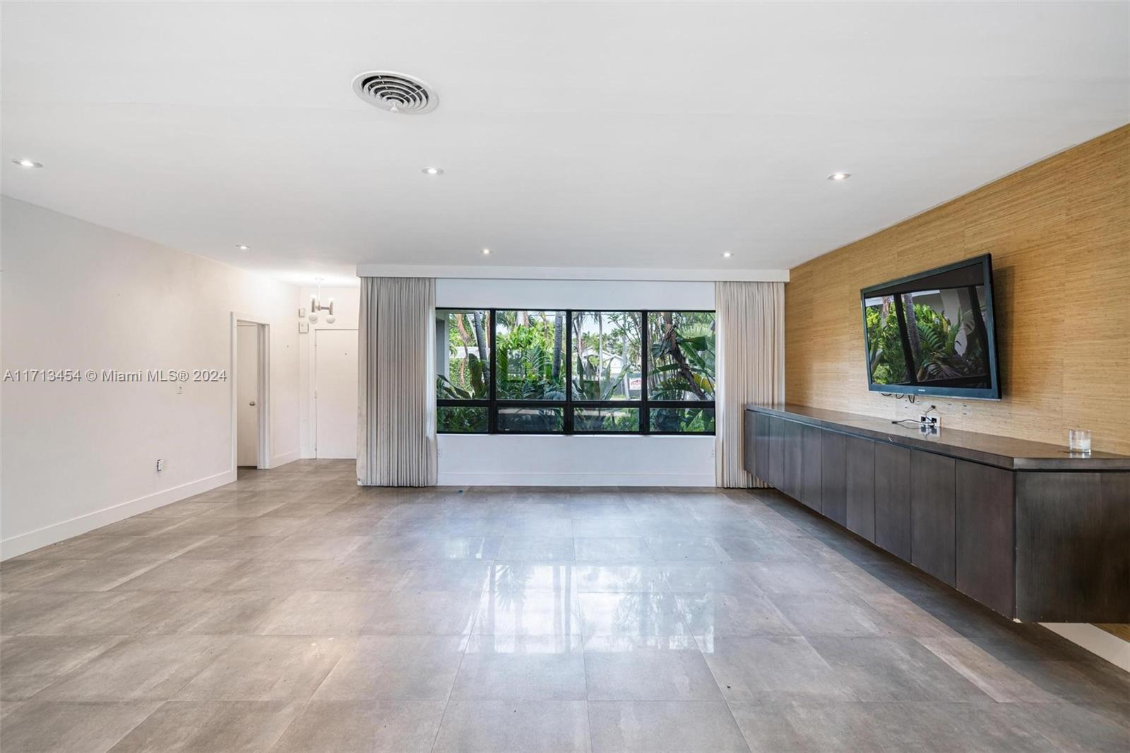 ALTOS DEL MAR NO 5 - Residential