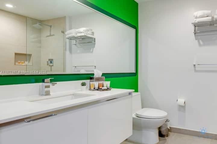 COSTA HOLLYWOOD CONDO - Residential