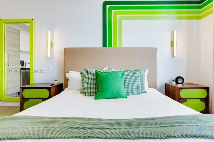 COSTA HOLLYWOOD CONDO - Residential