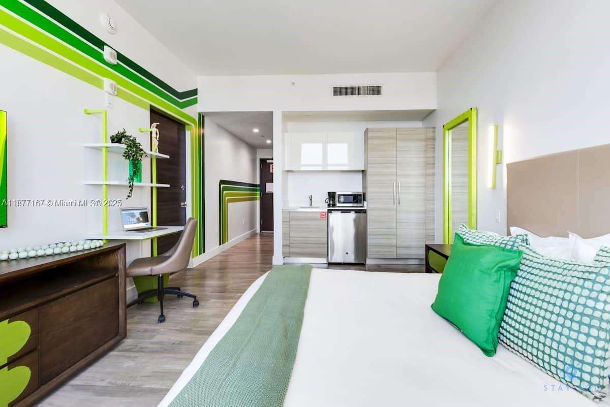 COSTA HOLLYWOOD CONDO - Residential