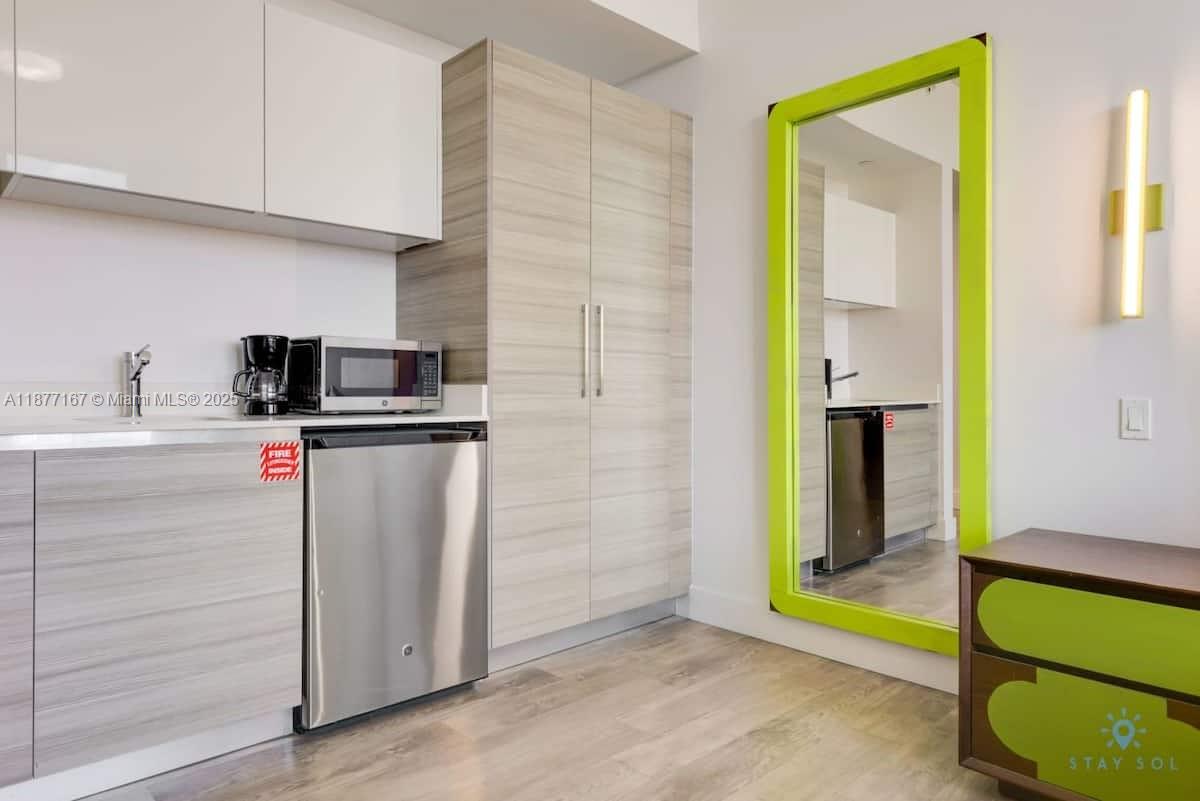 COSTA HOLLYWOOD CONDO - Residential