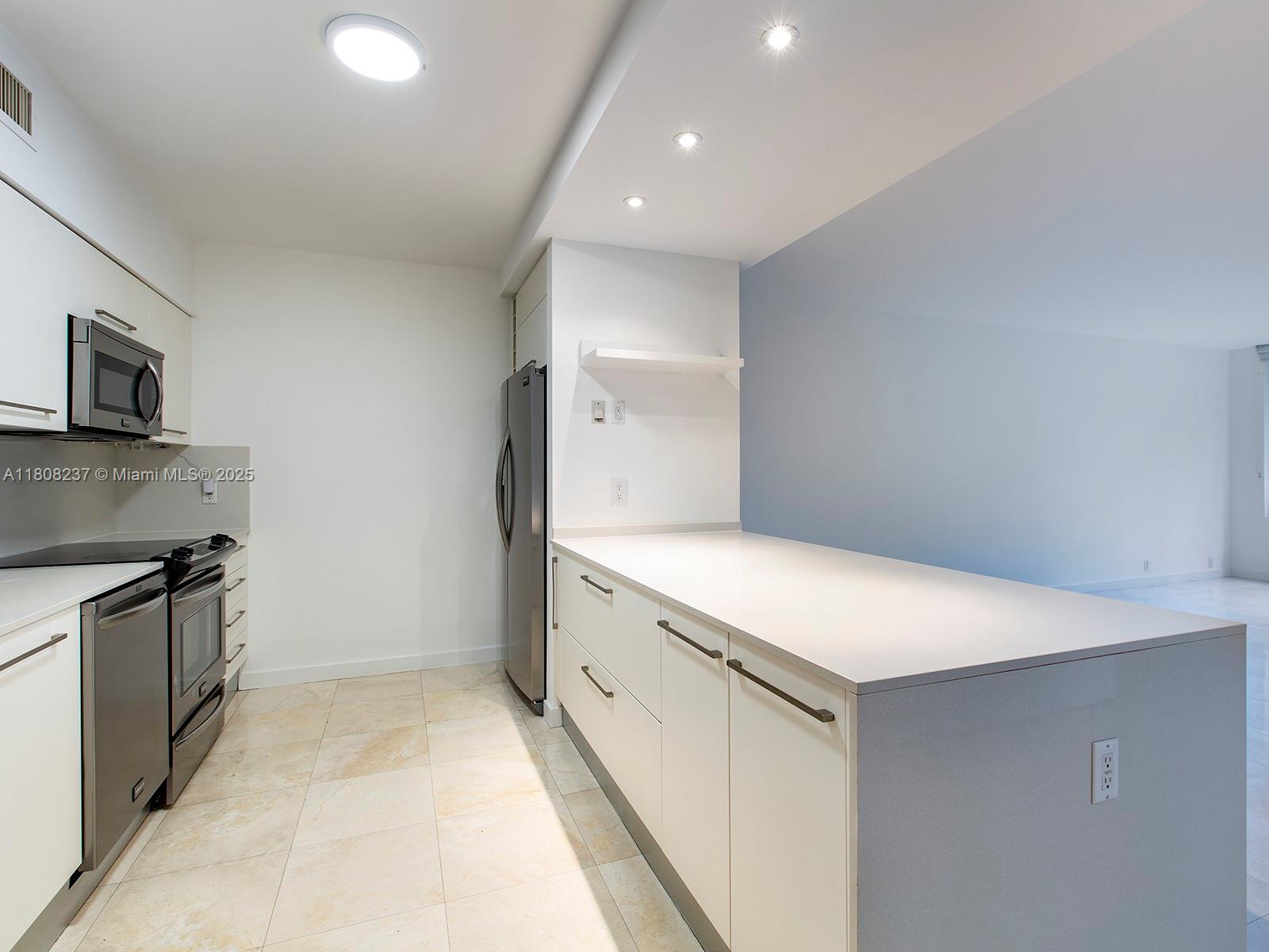 121 Crandon Blvd 252