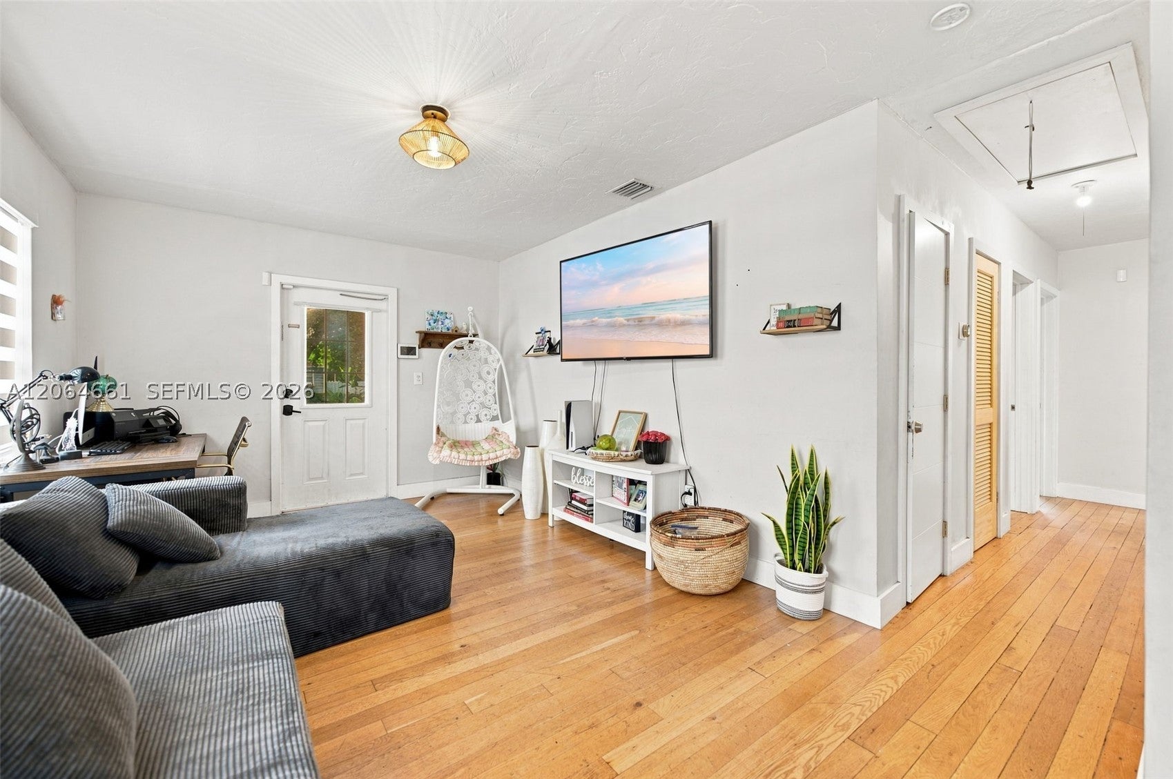 240 Carlisle Dr