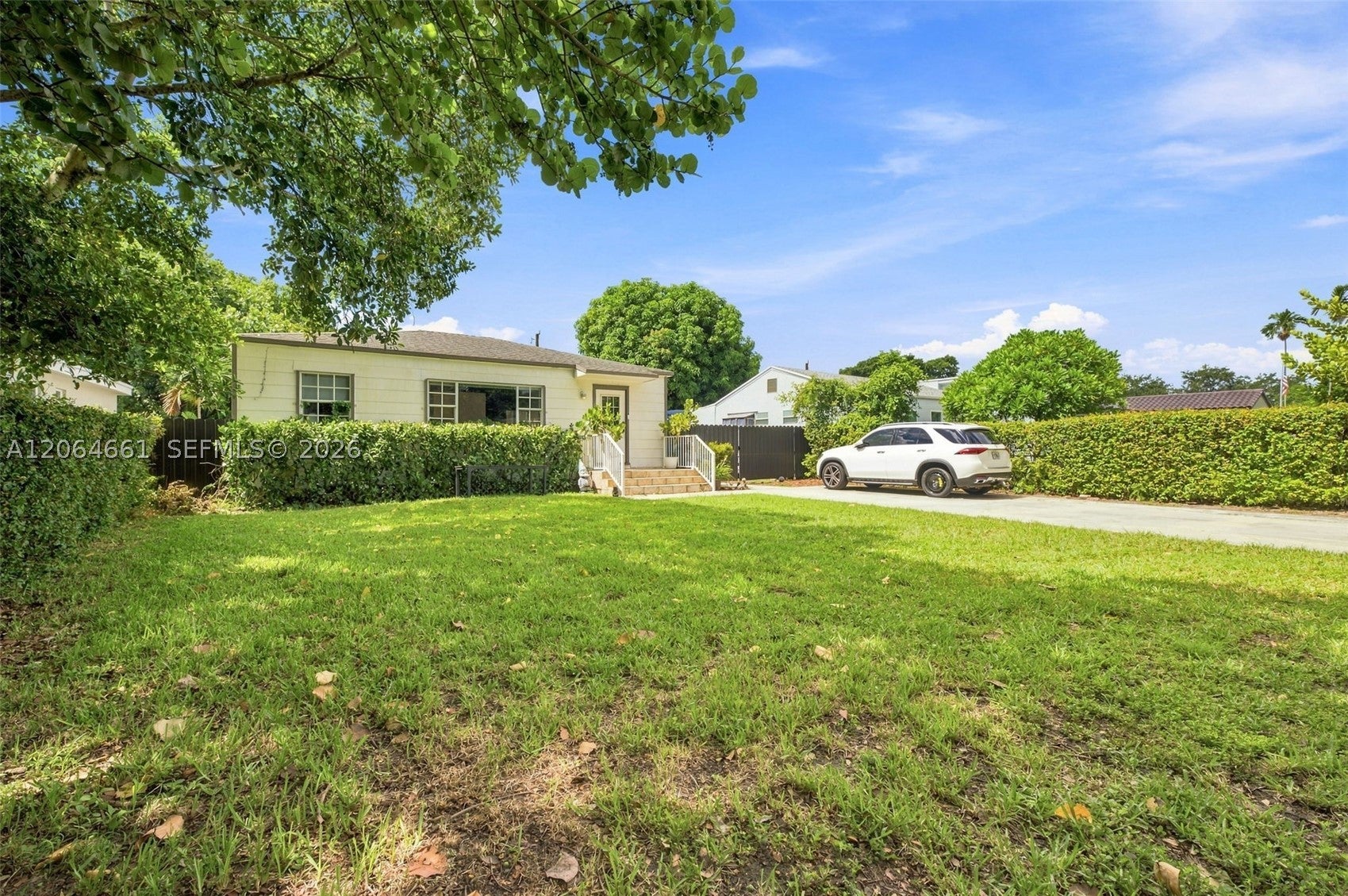 240 Carlisle Dr