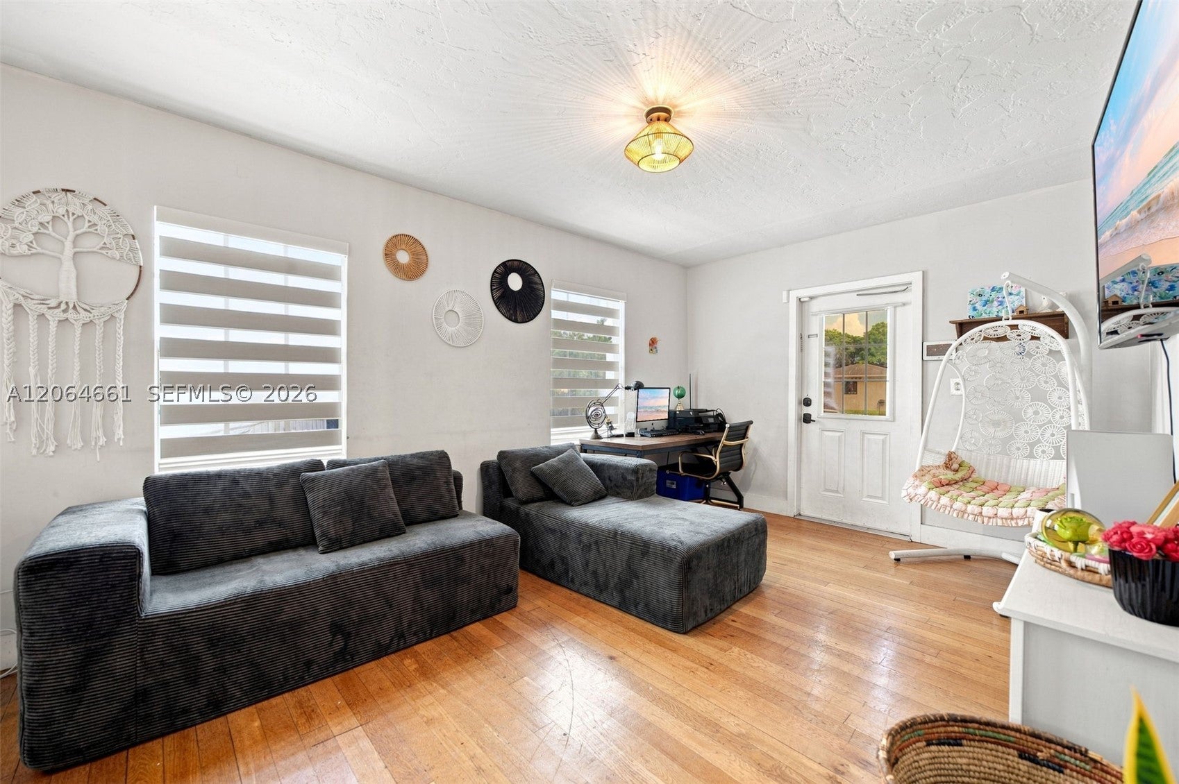240 Carlisle Dr