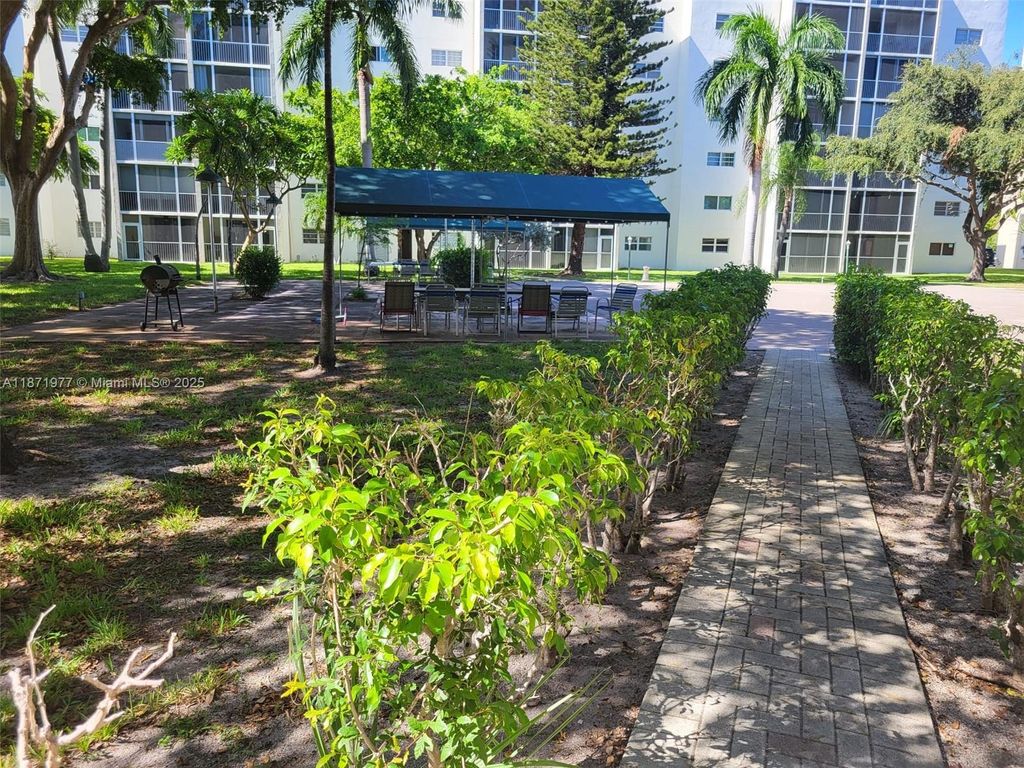 Photo of 900 NE 12th Ave #705, Hallandale Beach, FL 33009 (MLS # A11871977)