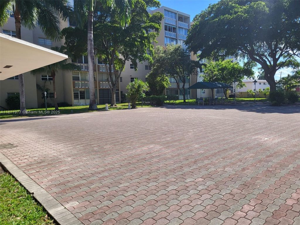 Photo of 900 NE 12th Ave #705, Hallandale Beach, FL 33009 (MLS # A11871977)
