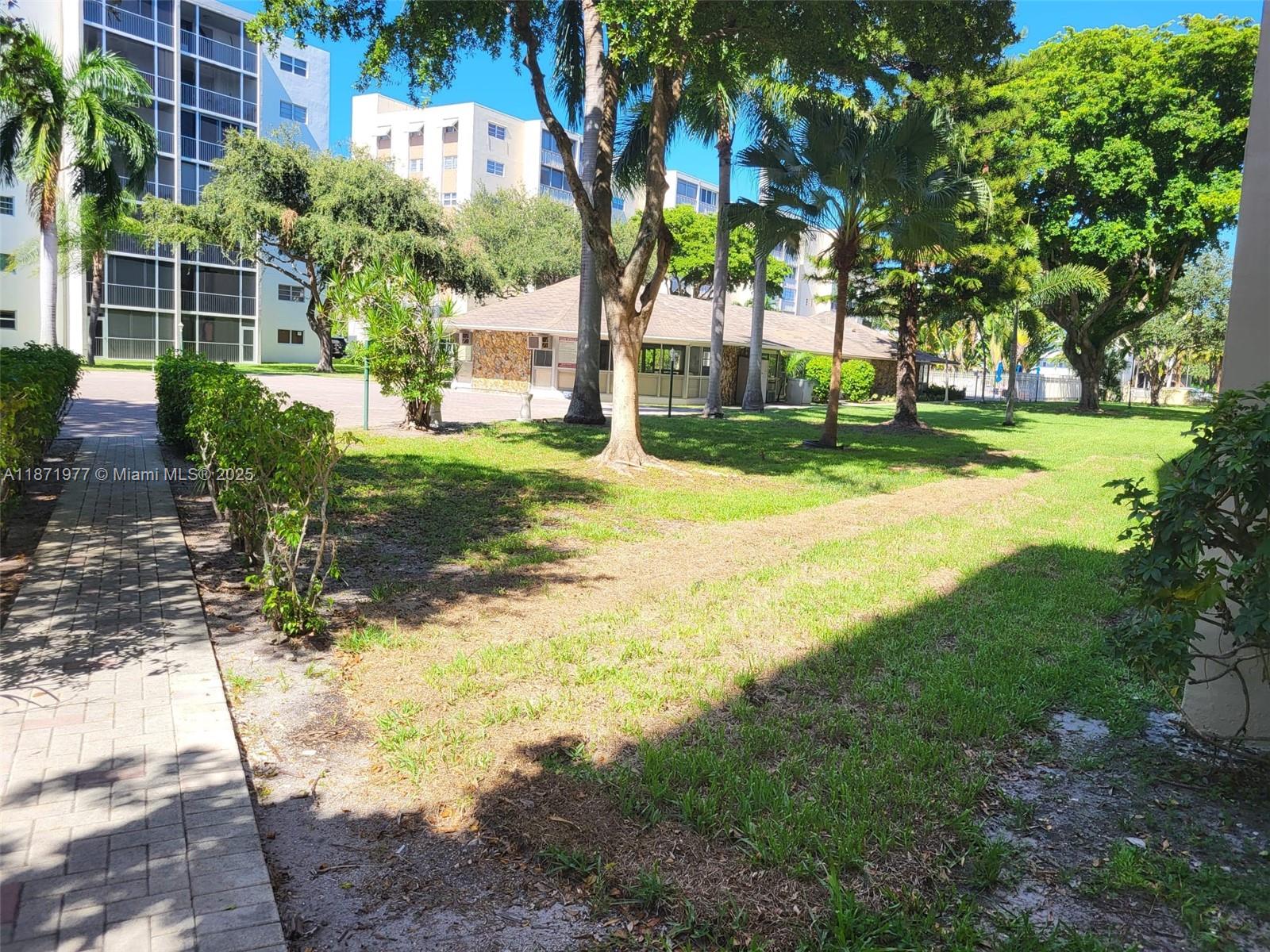 GREAT OPPORTUNITY TO BE IN THE CENTER OF IT ALL. 3 MILES TO THE BEACH & BOARDWALK, MINUTES TO, SHOPPING AND DINING, CLOSE TO GULFSTREAM, DOWNTOWN HOLLYWOOD, YOUNG PARK AND SO MUCH MORE. ENCLOSED BALCONY OFFERS ENDLESS POSSIBILITIE.