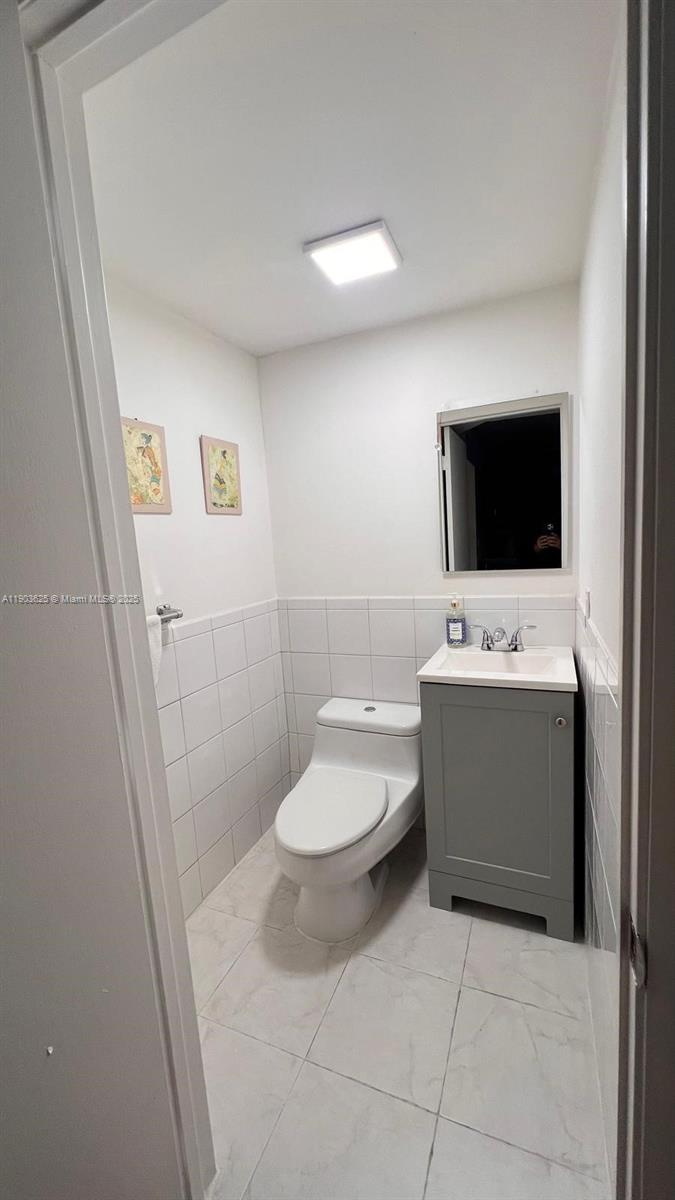 ARCADIA CONDO - Residential Lease