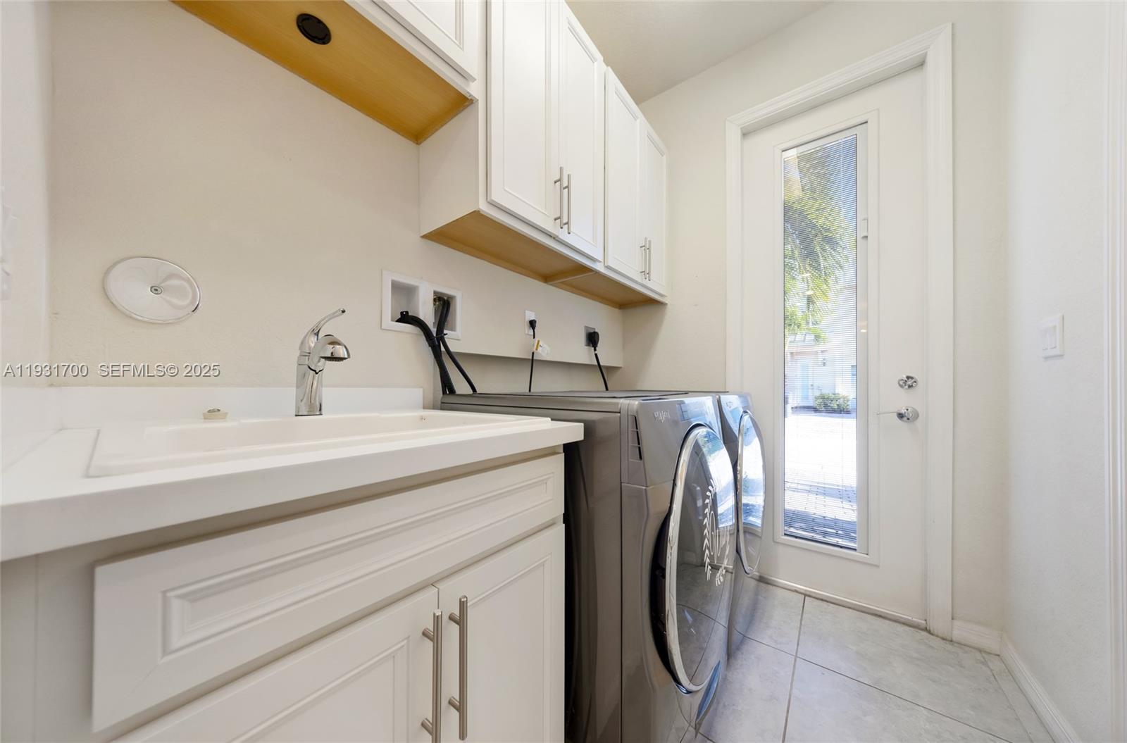 HILLCREST COUNTRY CLUB SO - Residential Lease