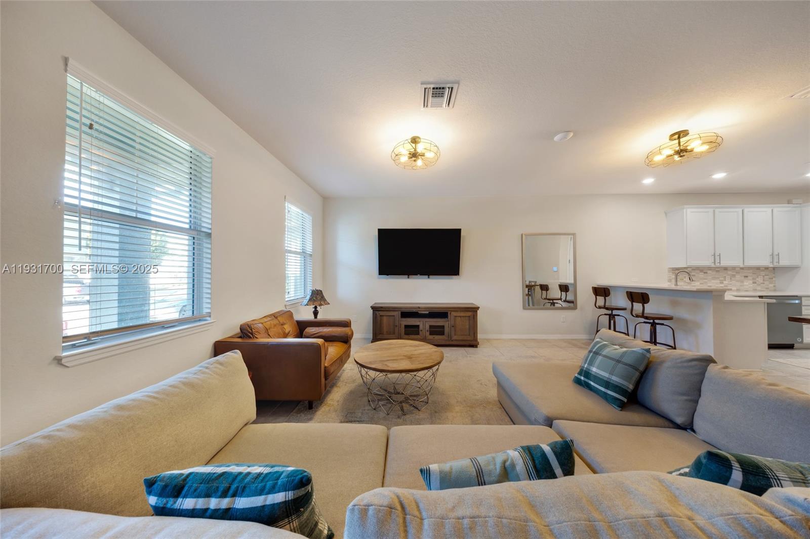 HILLCREST COUNTRY CLUB SO - Residential Lease