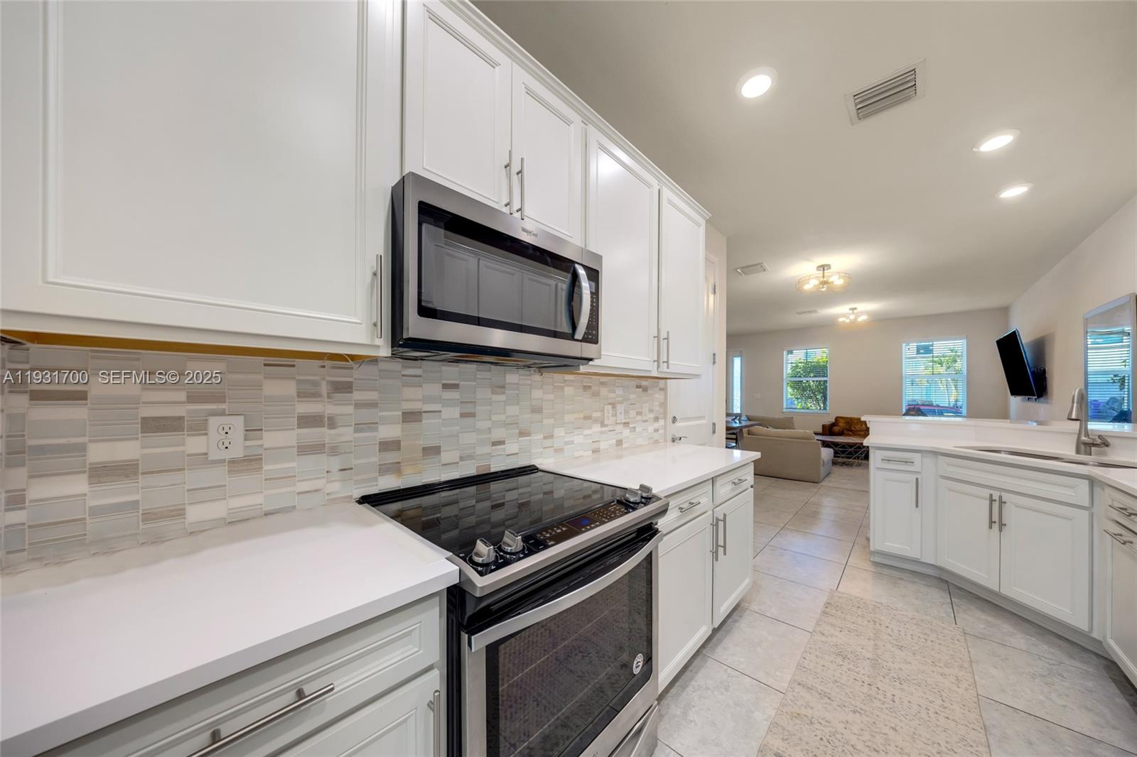 HILLCREST COUNTRY CLUB SO - Residential Lease