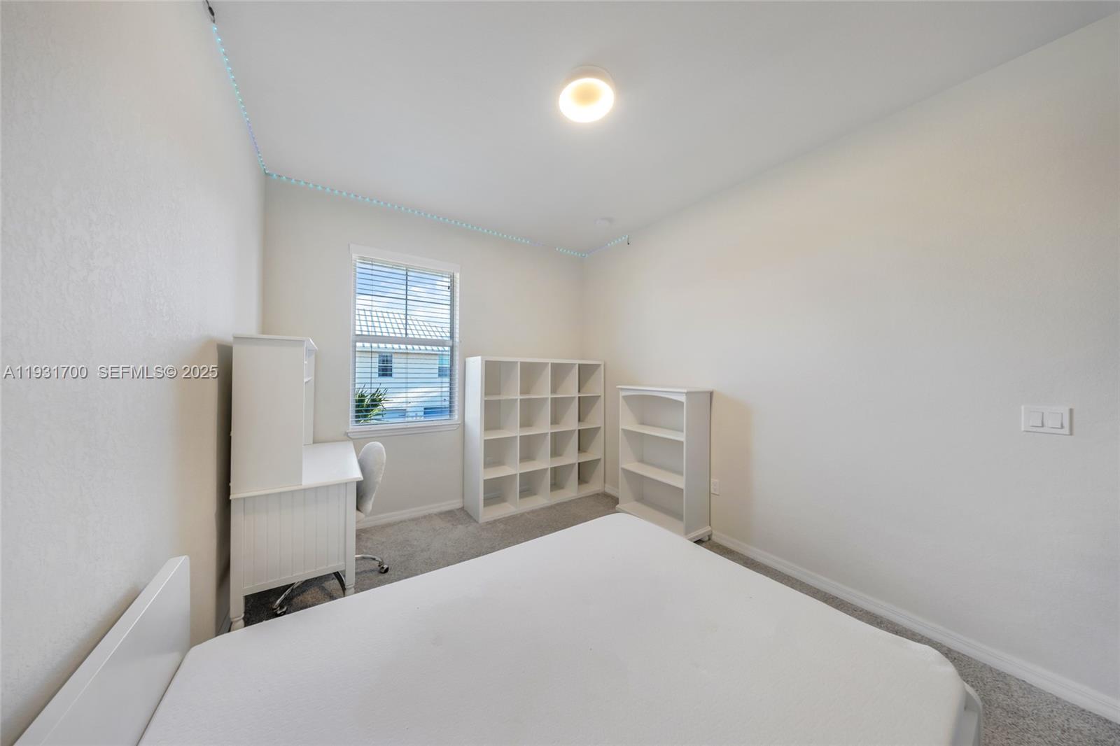 HILLCREST COUNTRY CLUB SO - Residential Lease