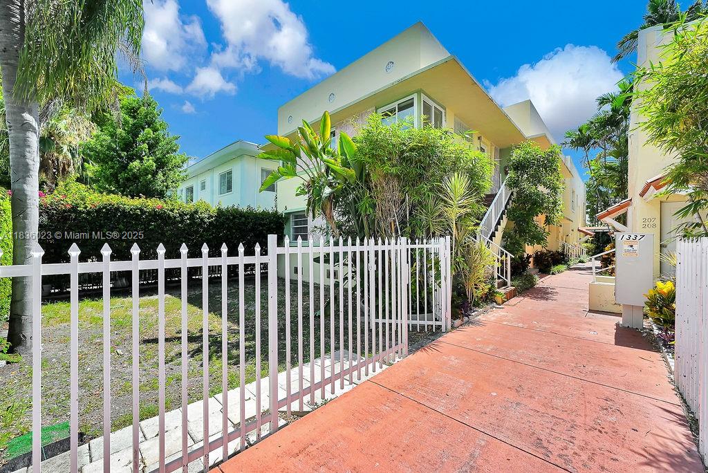 1337 Euclid Ave 106