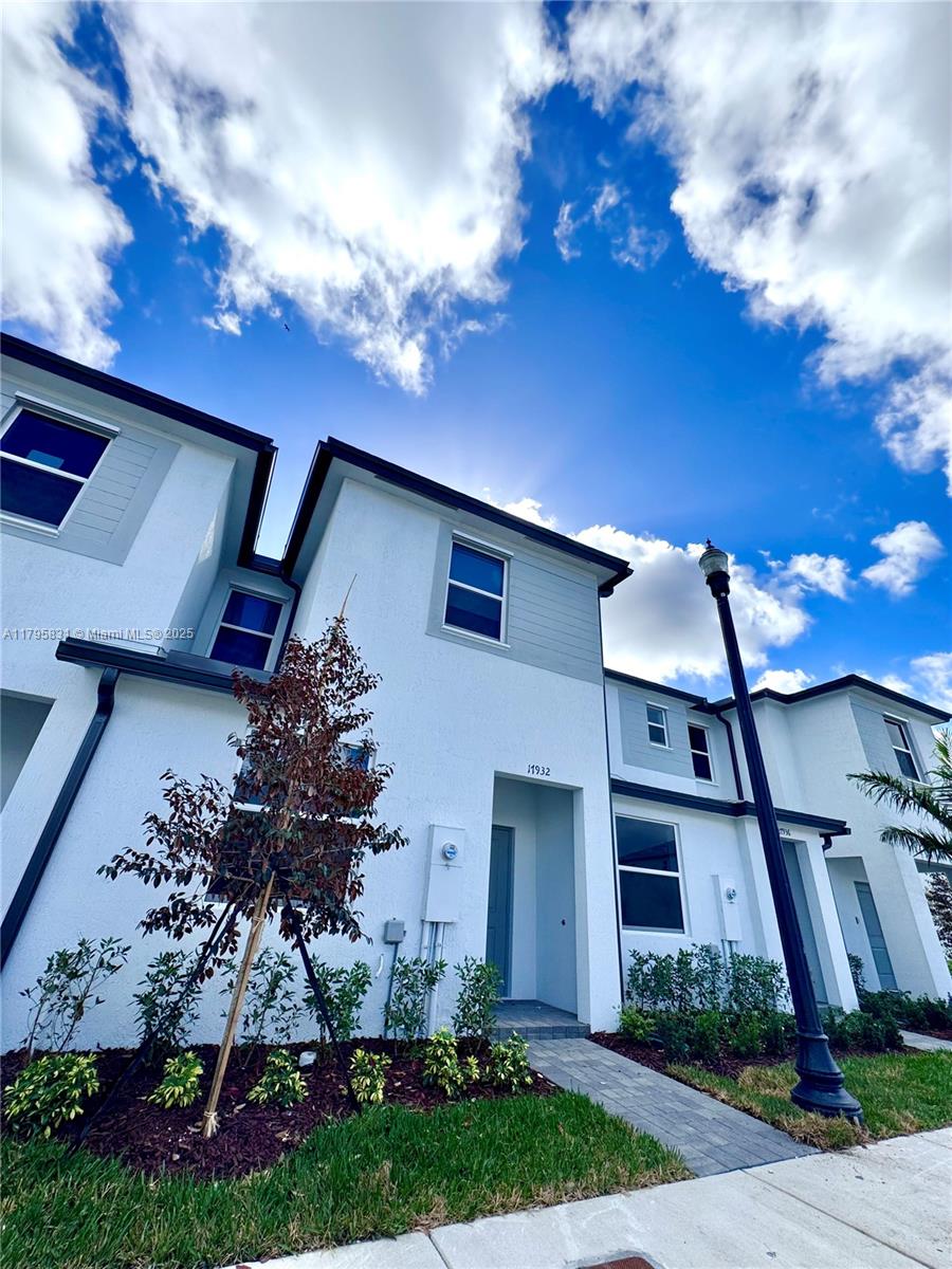 Rental Property at 17854 Sw 358th St, Homestead, Miami-Dade County, Florida - Bedrooms: 3 
Bathrooms: 3  - $2,400 MO.