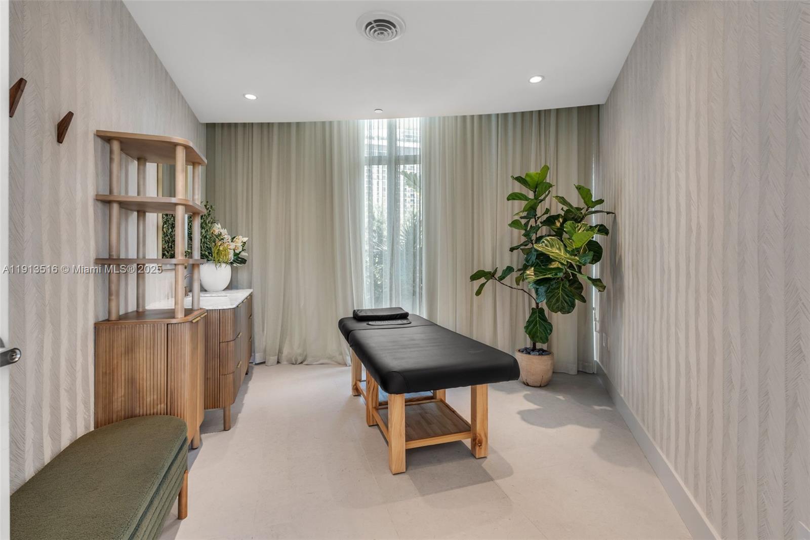 ARIA RESERVE - Residential Lease