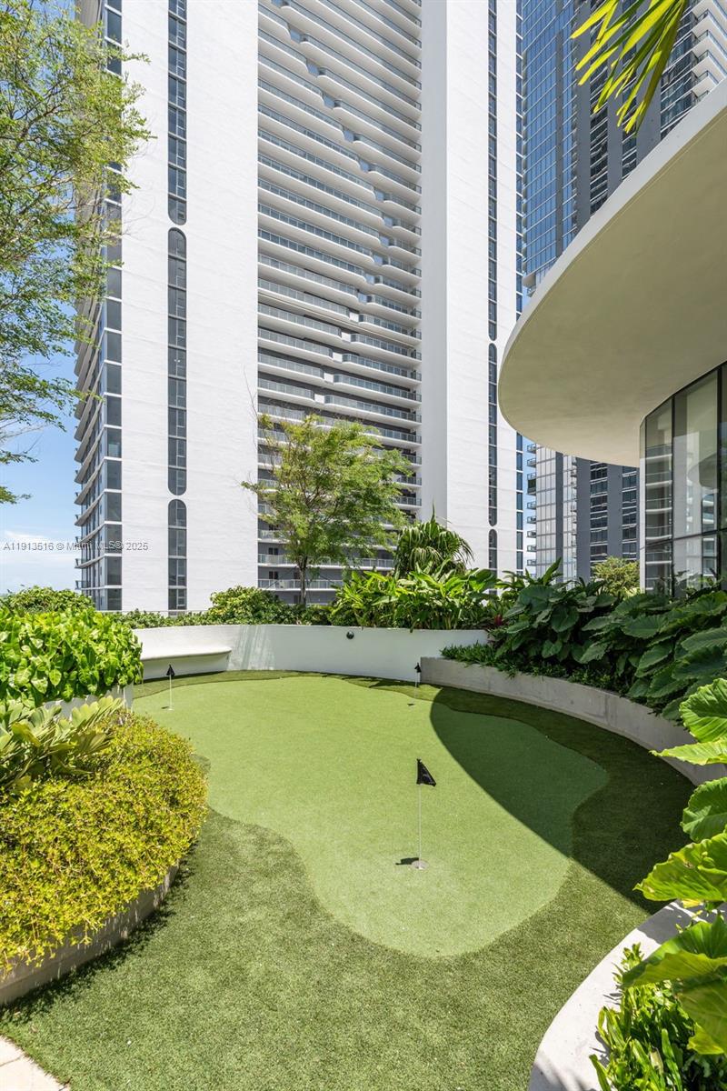 ARIA RESERVE - Residential Lease