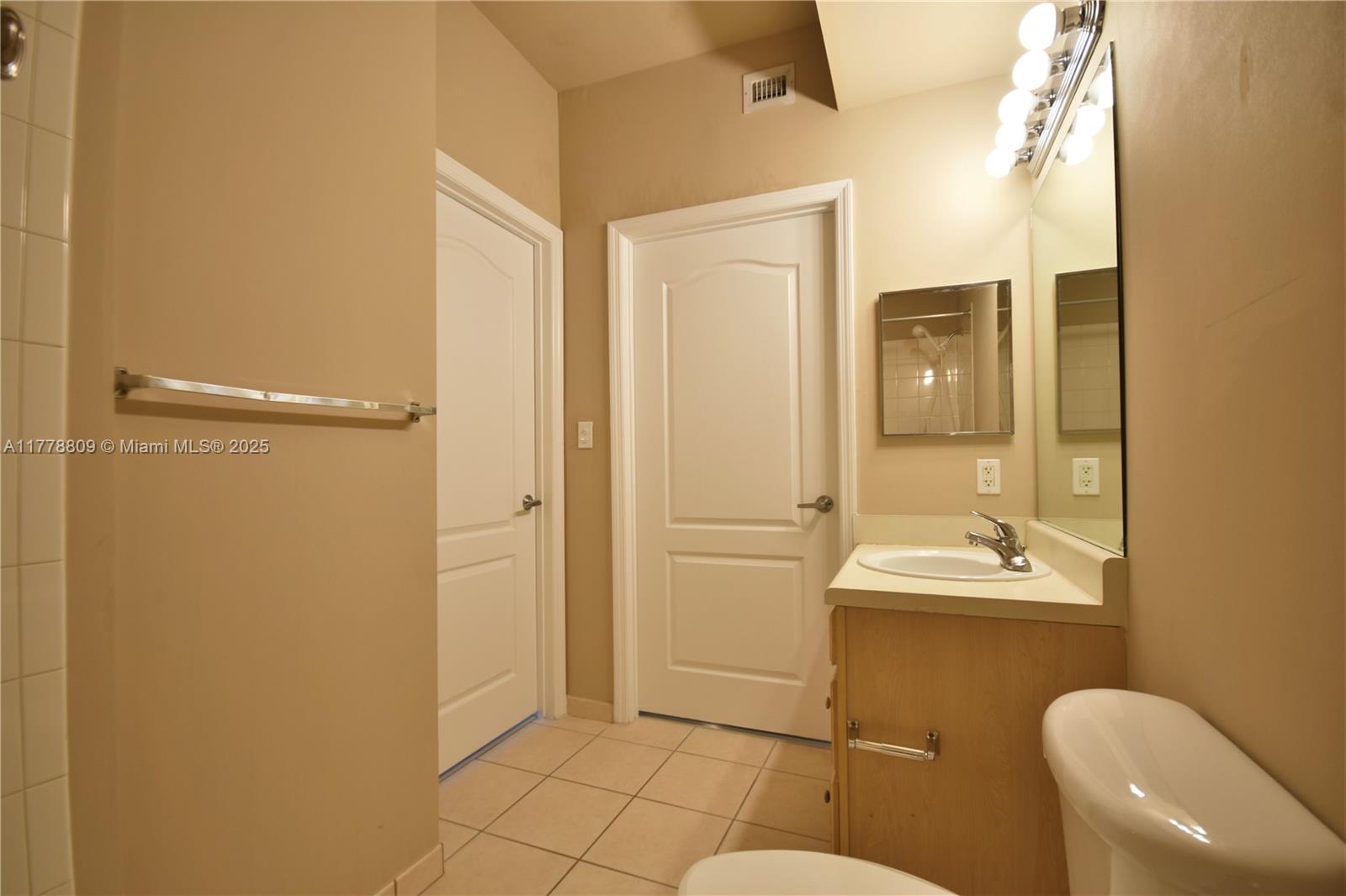 VALENCIA CONDO - Residential