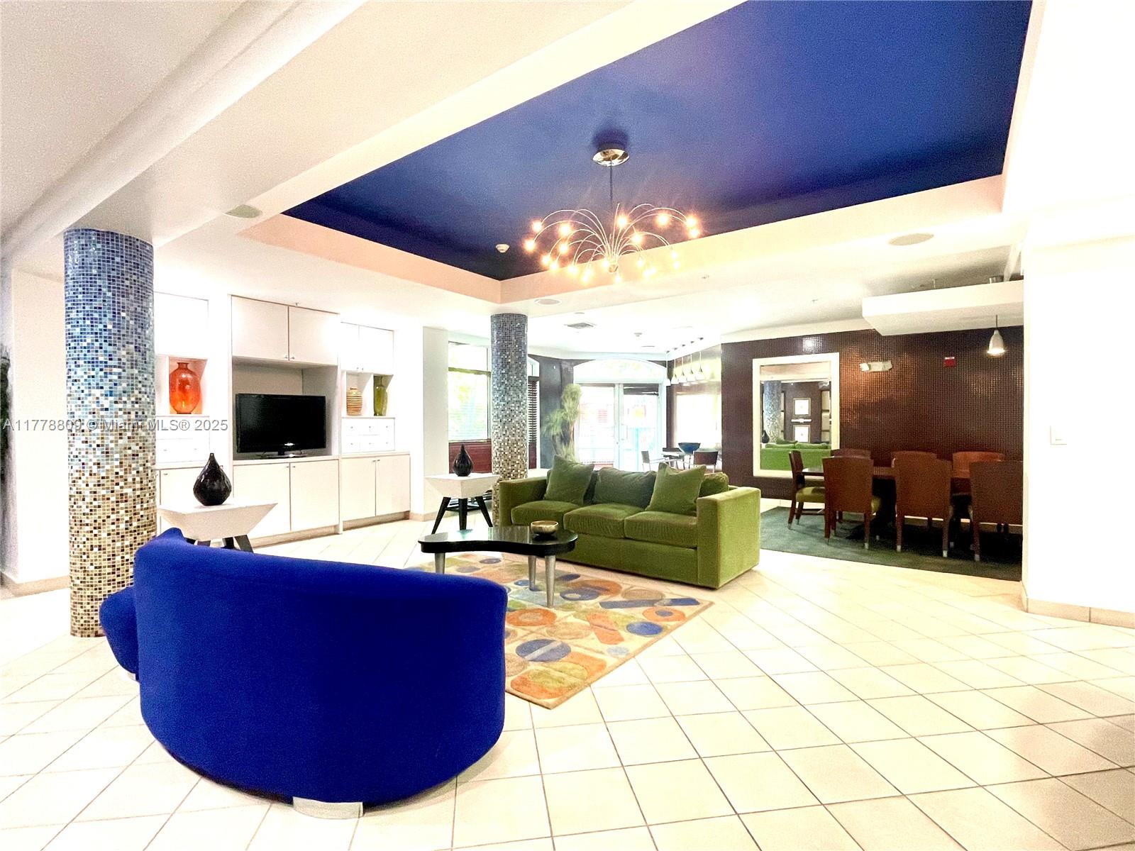 VALENCIA CONDO - Residential