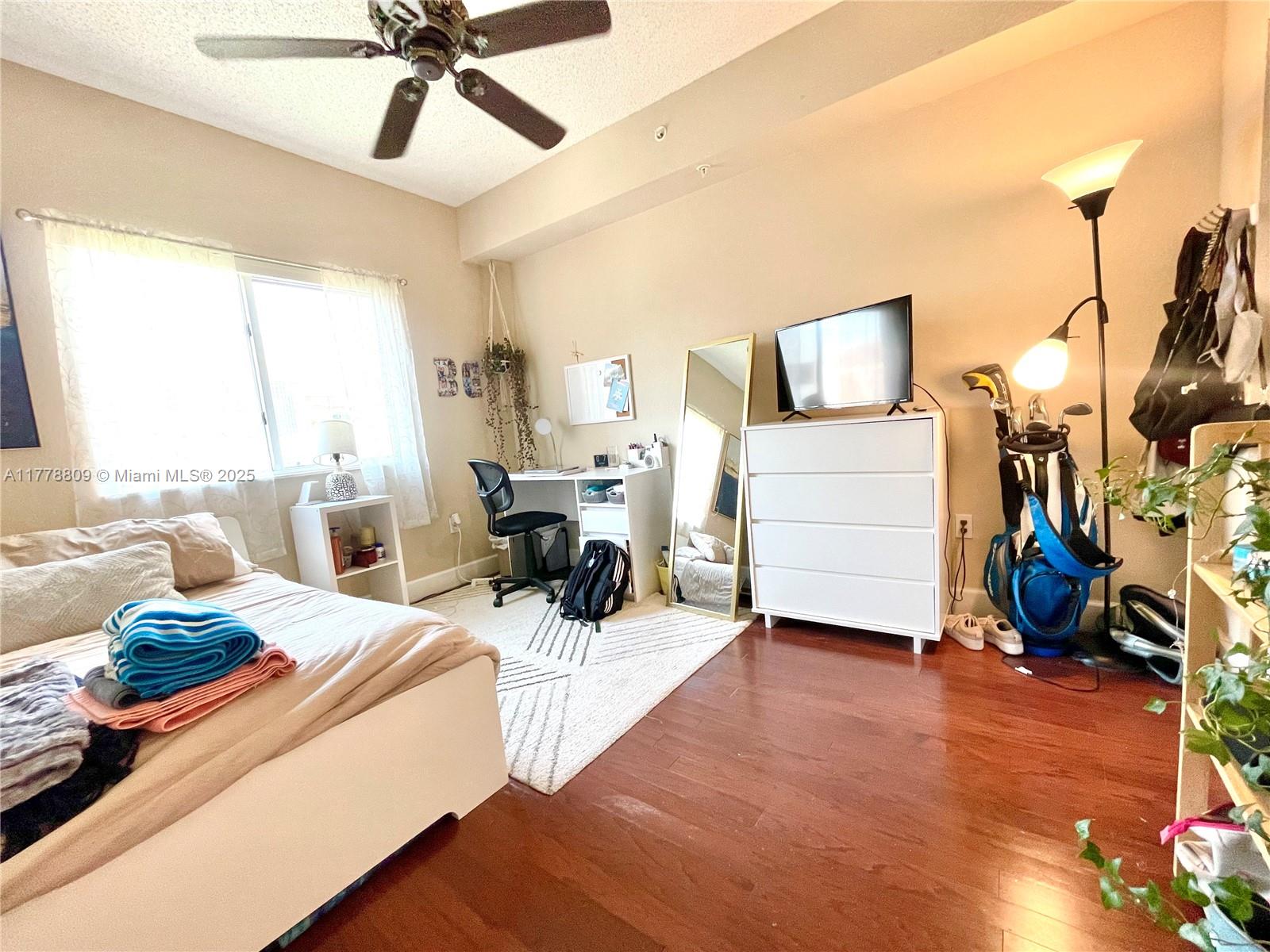 VALENCIA CONDO - Residential