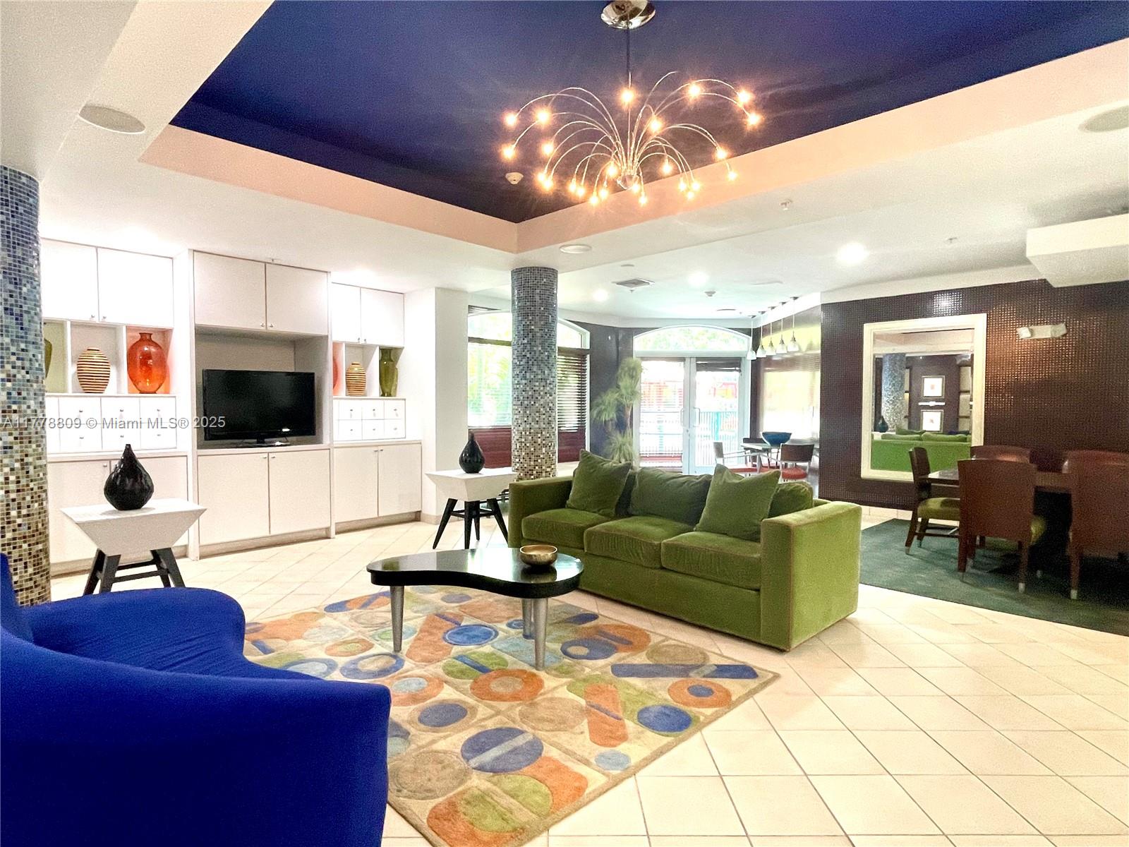 VALENCIA CONDO - Residential