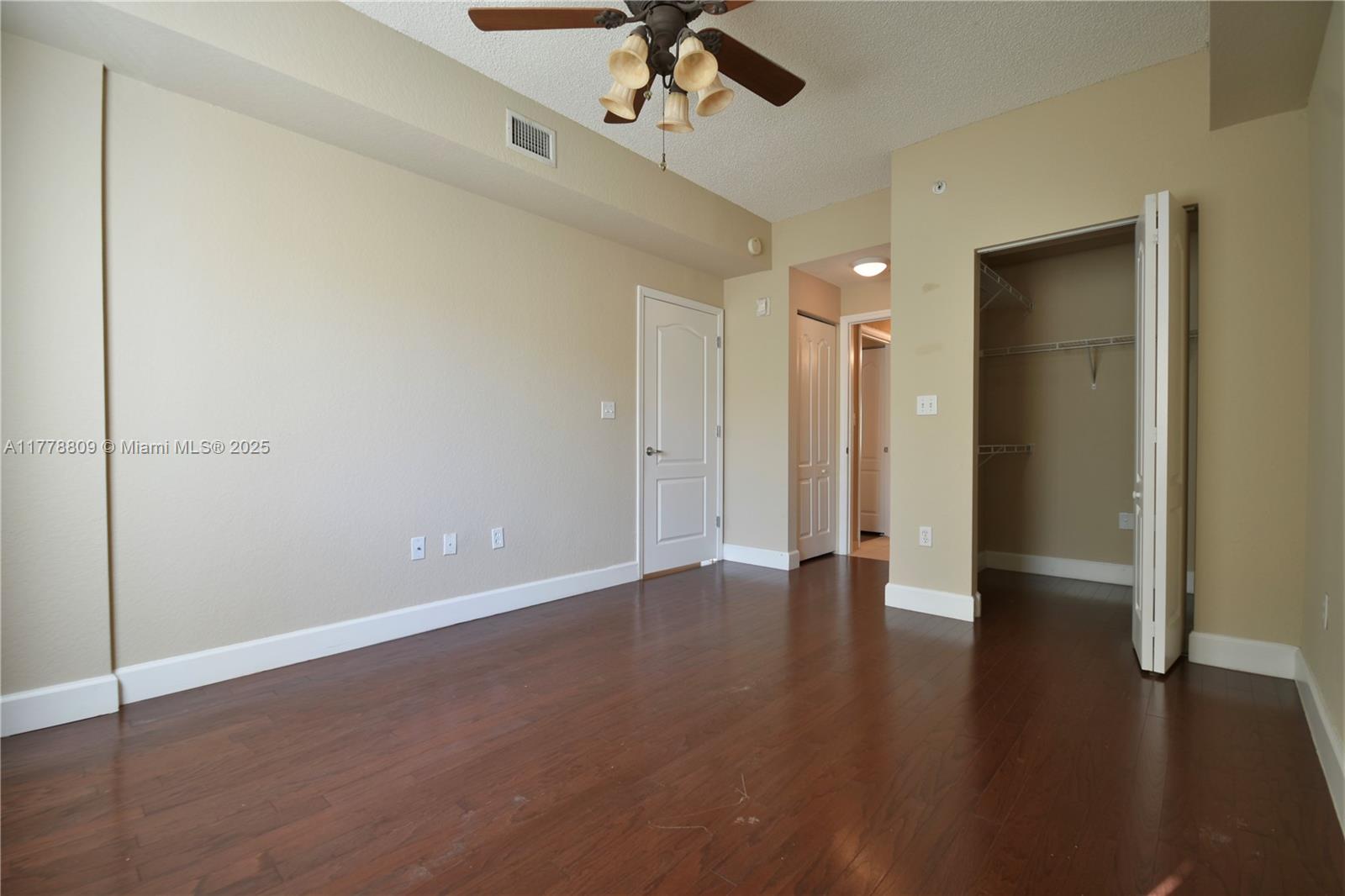 VALENCIA CONDO - Residential