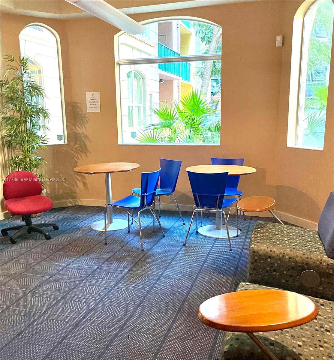 VALENCIA CONDO - Residential