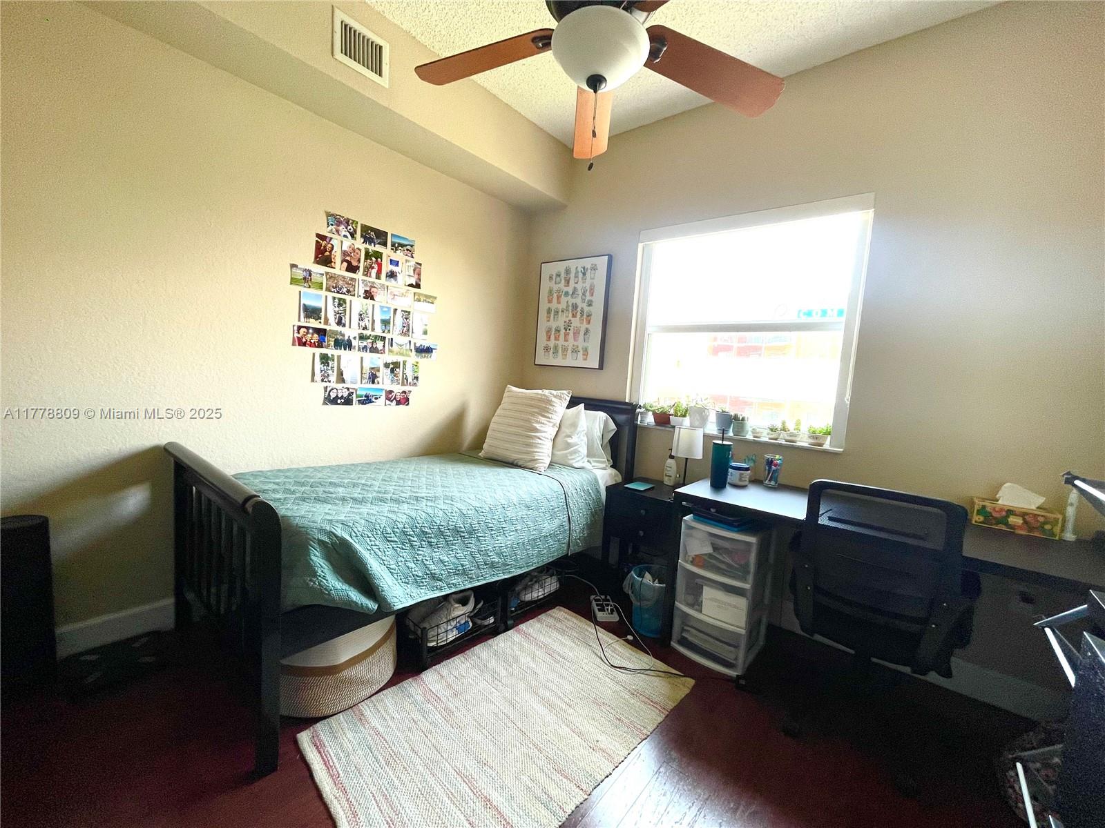 VALENCIA CONDO - Residential