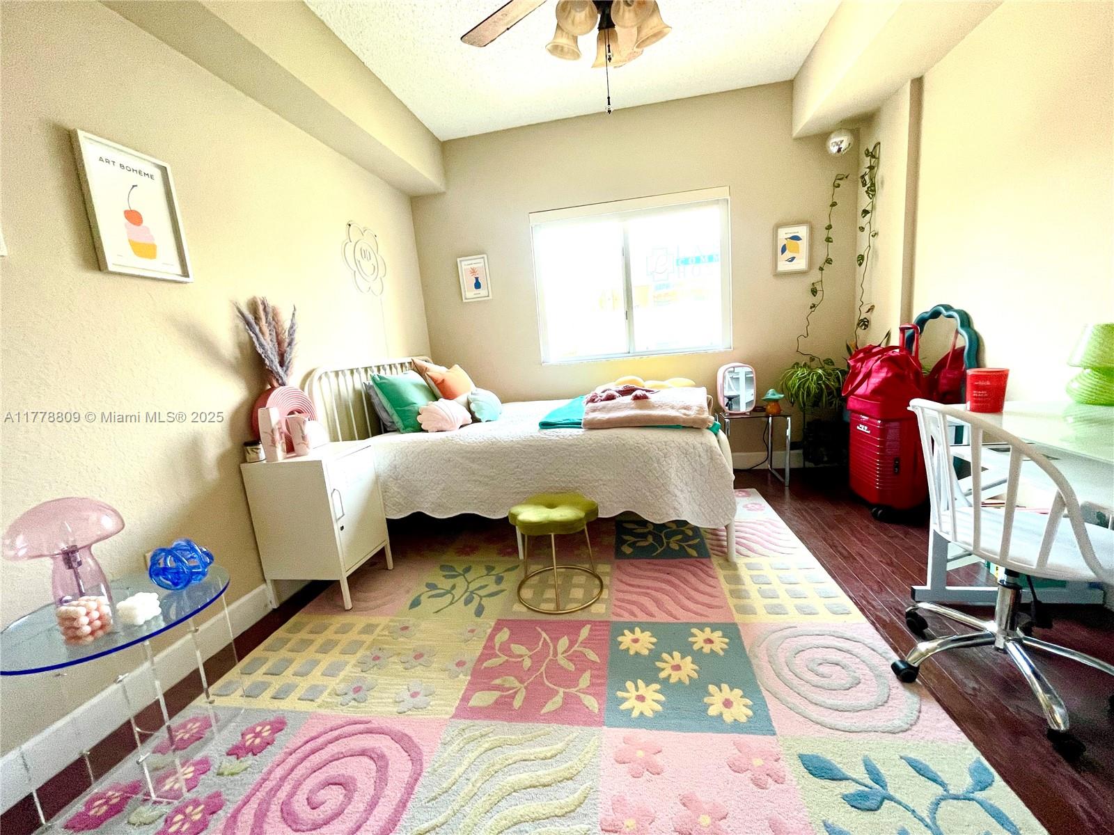 VALENCIA CONDO - Residential