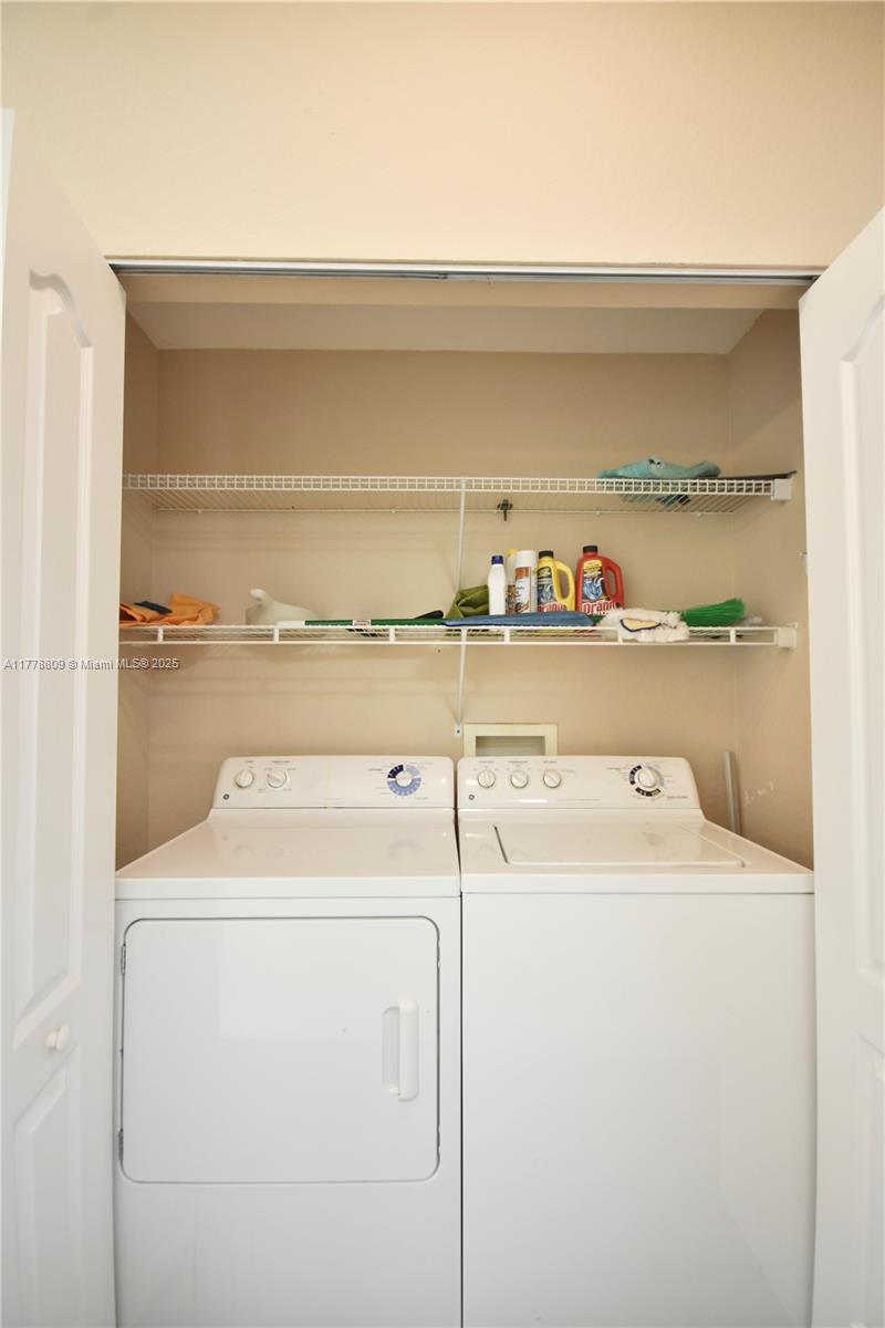 VALENCIA CONDO - Residential