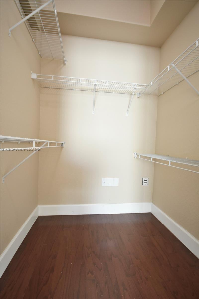 VALENCIA CONDO - Residential