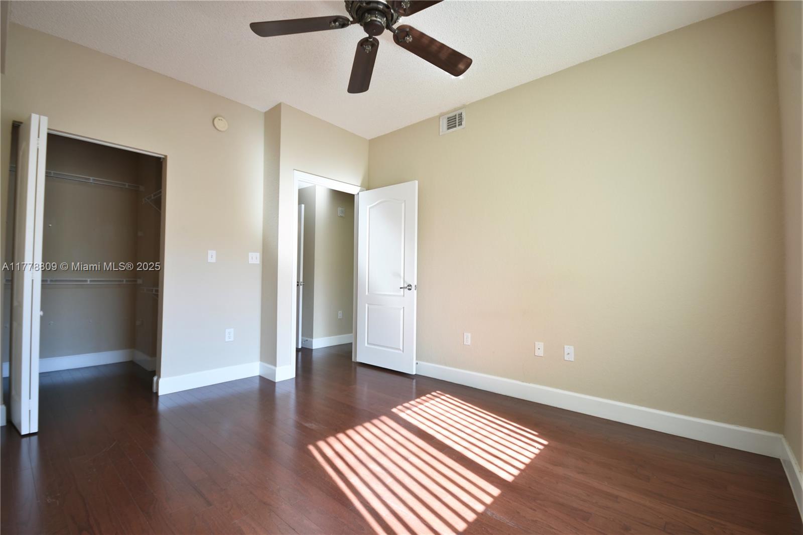 VALENCIA CONDO - Residential