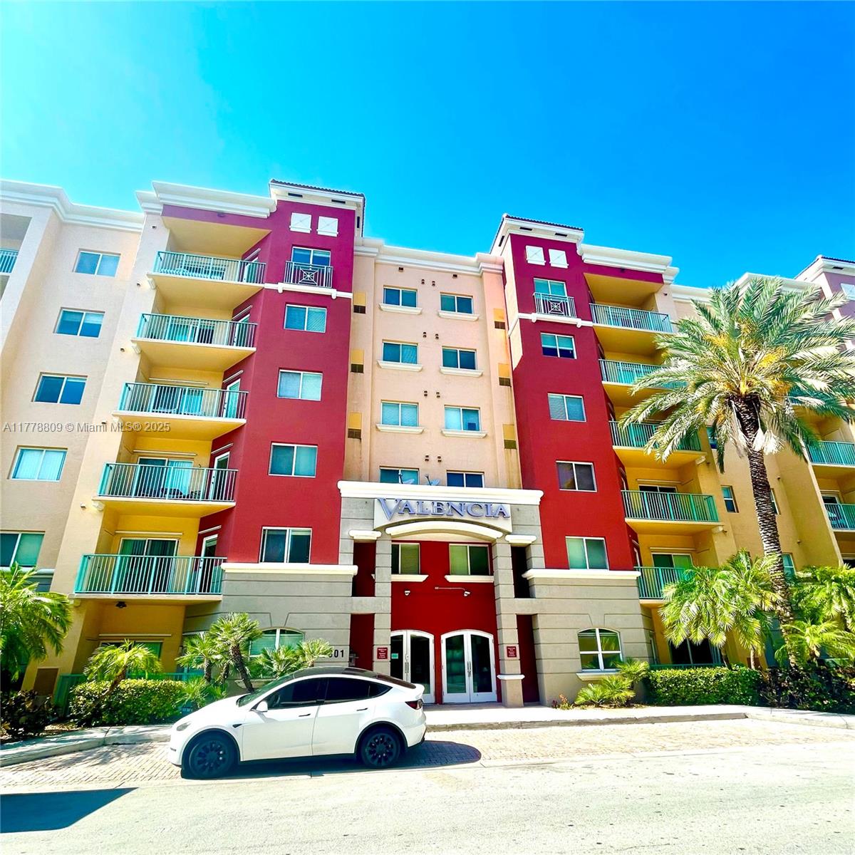 VALENCIA CONDO - Residential