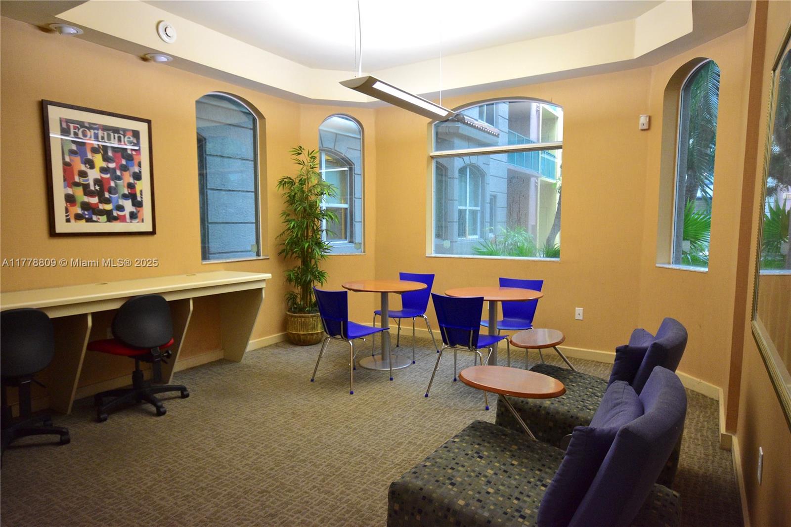 VALENCIA CONDO - Residential