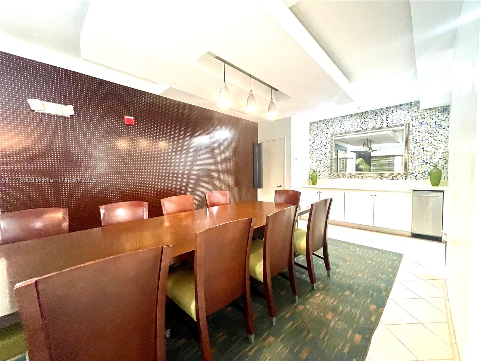 VALENCIA CONDO - Residential