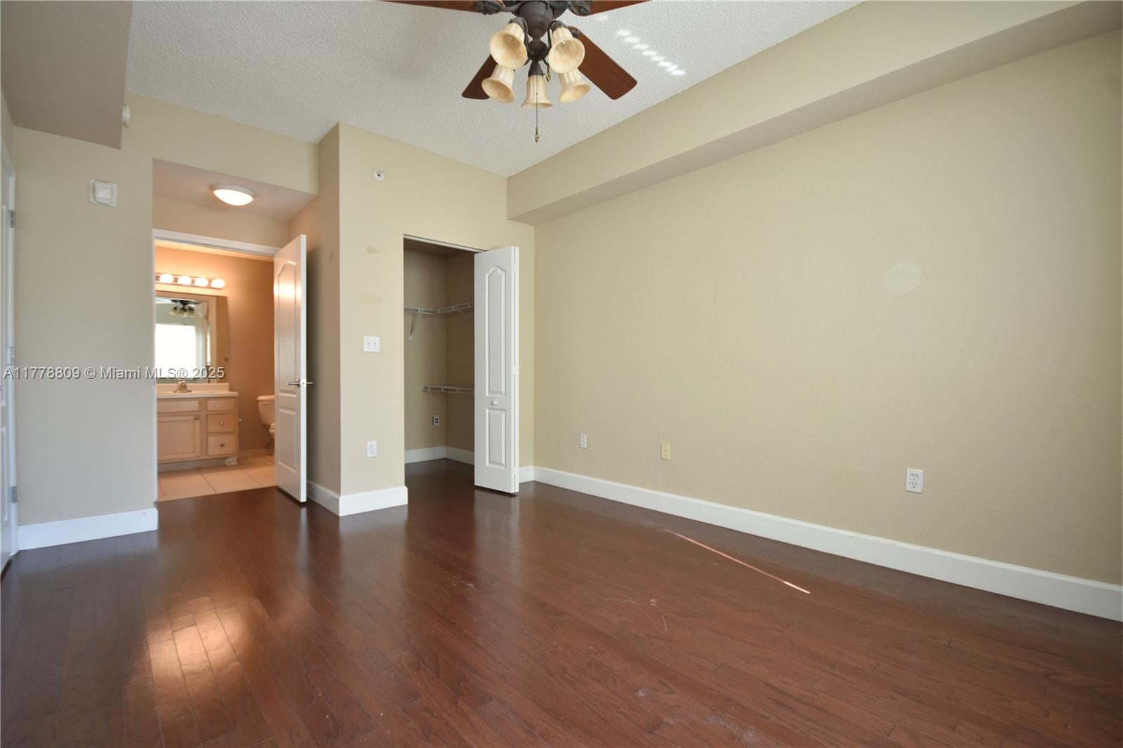 VALENCIA CONDO - Residential